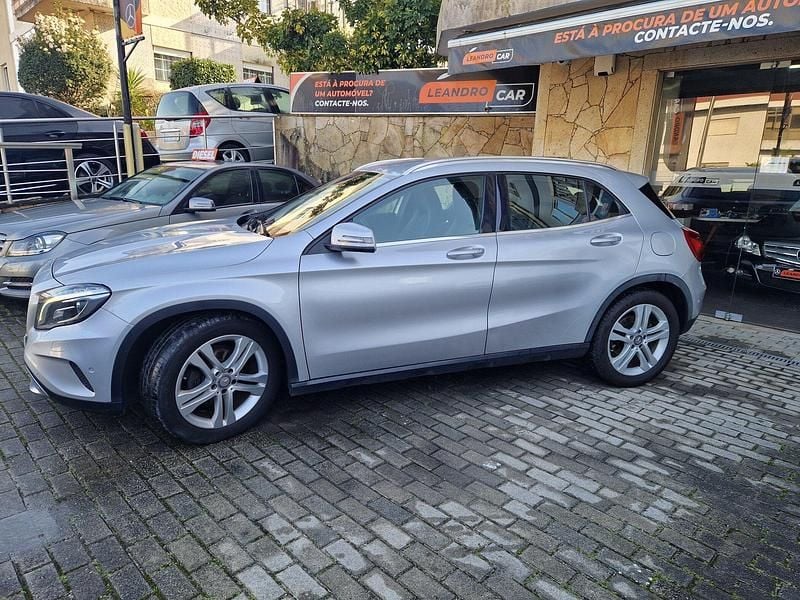 Usado Mercedes GLA200 Urban 136 HP (100 kW) 2015 Cinza SUV