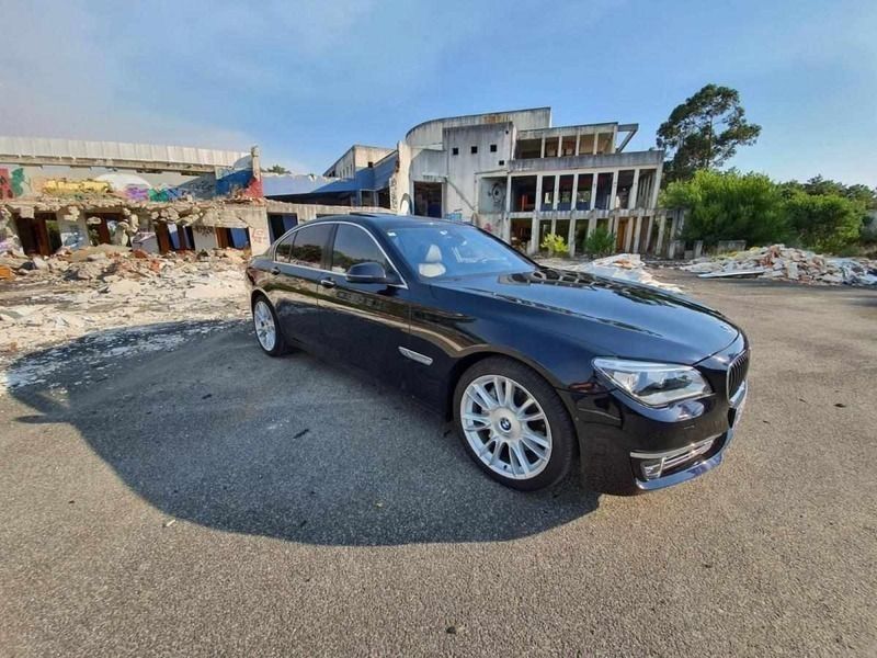 Azul Usado 2015 BMW 740 Sedan | € 29.750 - Imagem 1/4
