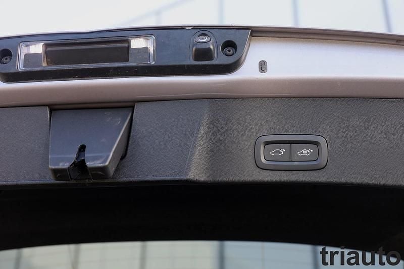 Usado Volvo XC40 Plus 163 HP (119 kW) 2025 Cinzento SUV