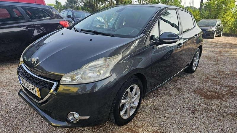 Preto Usado 2013 Peugeot 208 Citadino | € 6.500 (Preço justo) - Imagem 1/4