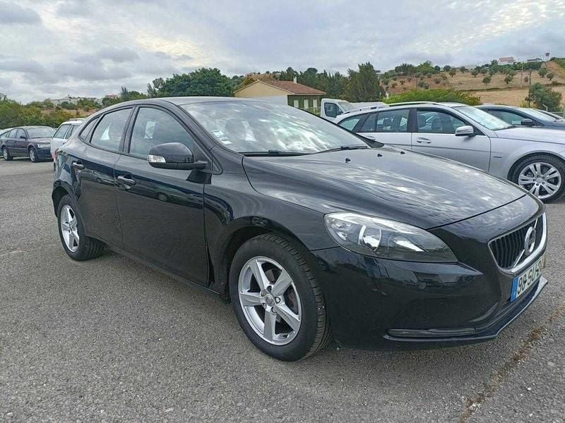 Usado Volvo V40 Momentum 120 HP (88 kW) 2017 Preto Carrinha