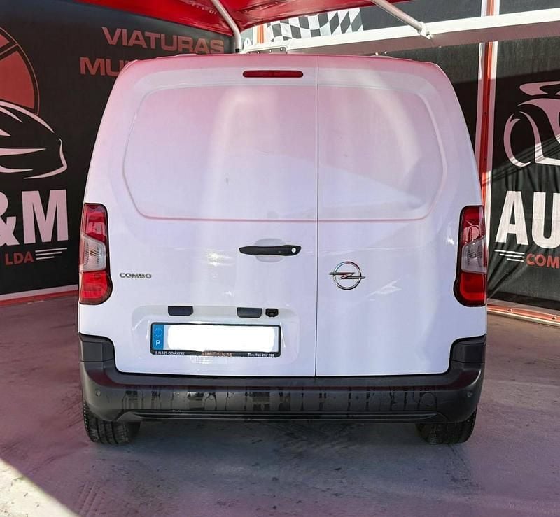 Usado Opel Combo 102 HP (75 kW) 2021 Branco Monovolume