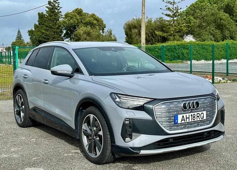 Usado Audi Q4 e-tron 150 kW (204 HP) 2021 Cinzento SUV