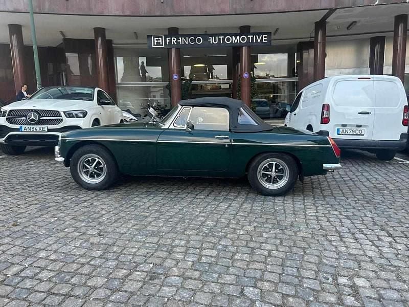 Verde Usado 1973 MG B | € 26.000 - Imagem 1/4