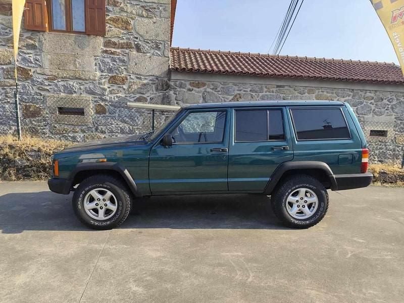 Verde Usado 2001 Jeep Cherokee SUV | € 7.900 - Imagem 1/4