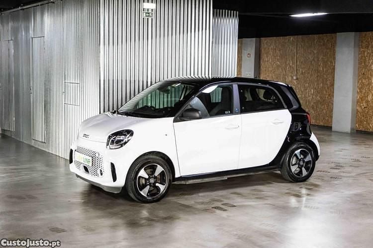 Branco Usado 2021 Smart ForFour Electric Drive Sedan | € 11.450 (Preço justo) - Imagem 1/1