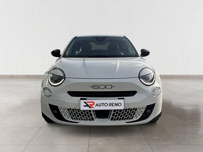 Usado Fiat 600 110 HP (80 kW) 2025 Branco SUV