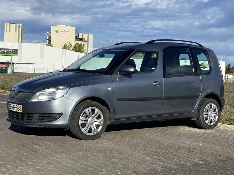 Usado Skoda Roomster 105 HP (77 kW) 2012 Cinza Monovolume