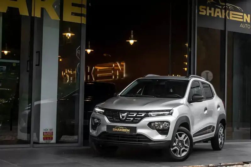Cinzento Usado 2022 Dacia Spring Comfort Citadino | € 10.990 (Preço justo) - Imagem 1/4