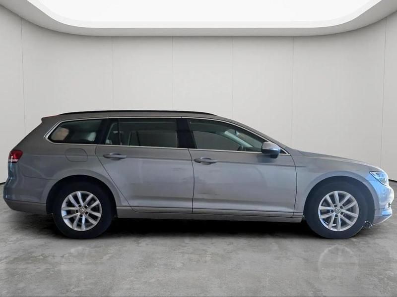 Usado VW Passat 120 HP (88 kW) 2018 Cinzento