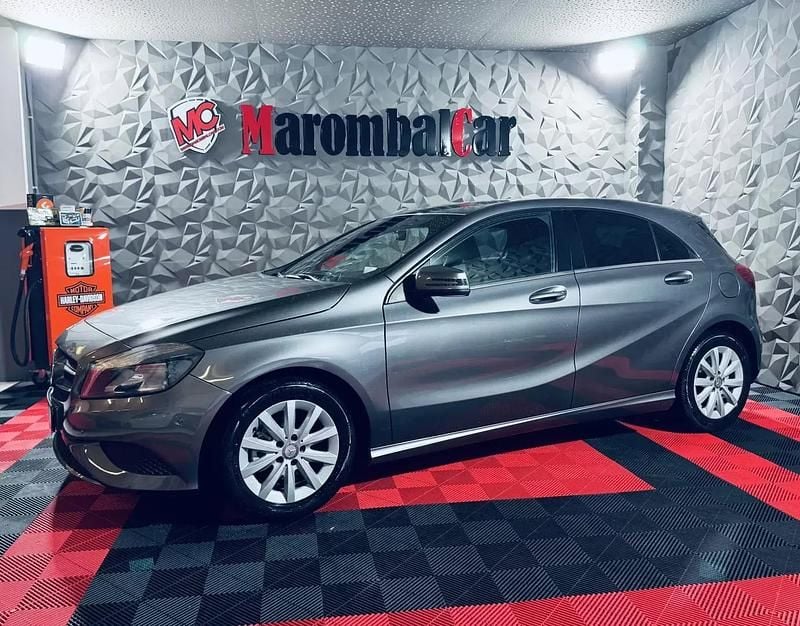 Cinza antracite Usado 2013 Mercedes A180 Style | € 13.990 (Preço justo) - Imagem 1/4