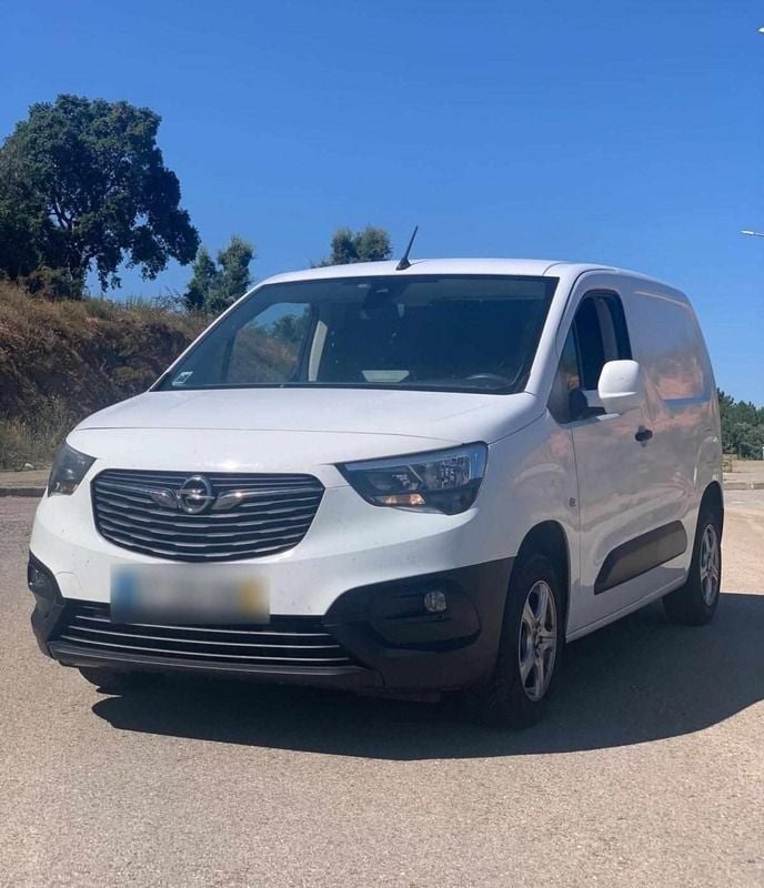 Branco Usado 2019 Opel Combo Monovolume | € 14.000 (Preço justo) - Imagem 1/4