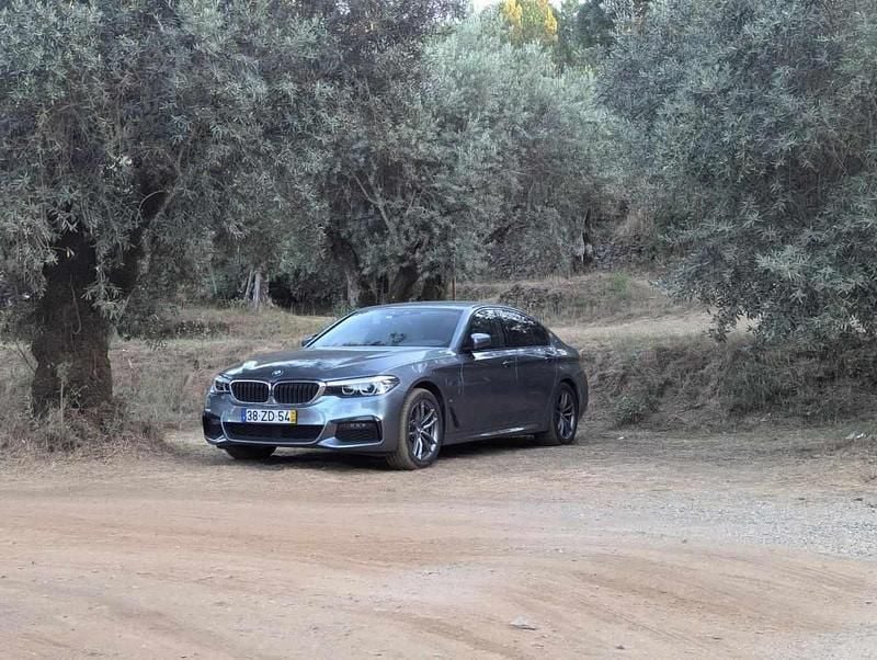 Cinzento Usado 2019 BMW 530 iPerformance Sedan | € 27.999 (Bom preço) - Imagem 1/4