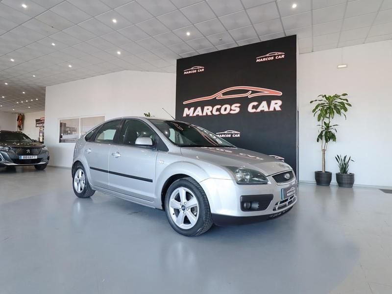 Usado Ford Focus Trend 109 HP (80 kW) 2006 Cinza