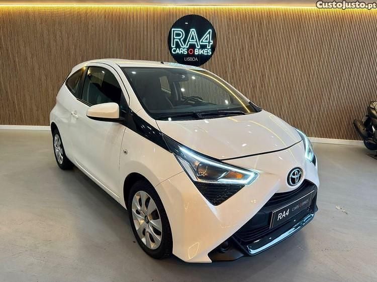 Branco Usado 2019 Toyota Aygo X-play Citadino | € 13.900 (Caro) - Imagem 1/1