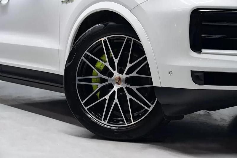 Usado Porsche Cayenne 470 HP (345 kW) 2024 Branco SUV
