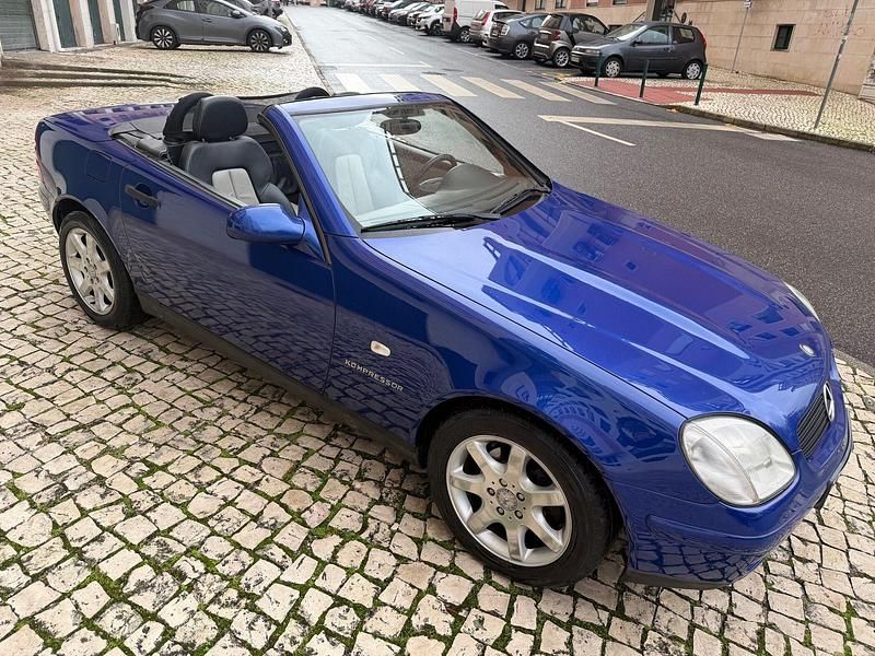 Usado Mercedes SLK200 192 HP (141 kW) 1997 Azul Cabrios
