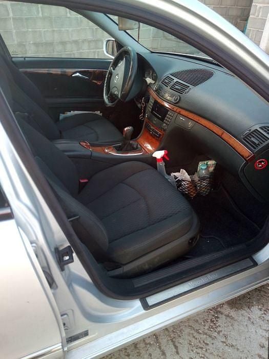 Usado 2002 Mercedes E220 Sedan | € 5.900 (Preço elevado) - Imagem 1/4