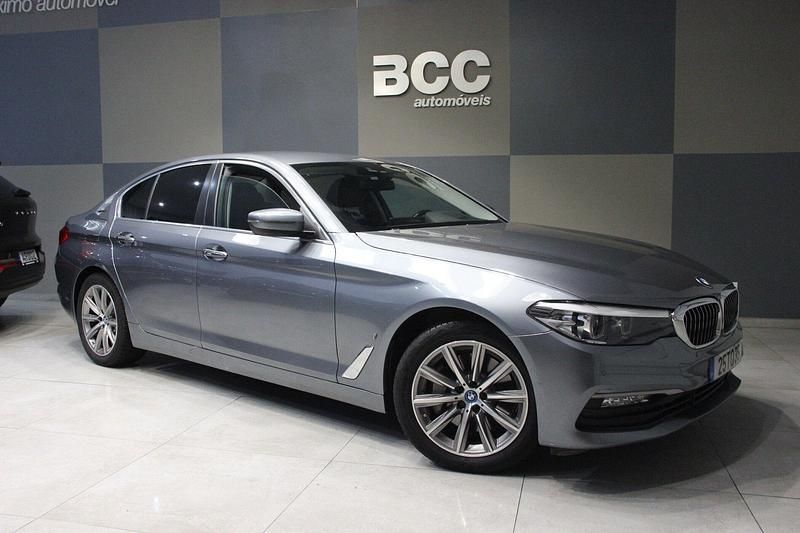 Cinza Usado 2017 BMW 530 iPerformance Sedan | € 23.990 - Imagem 1/4
