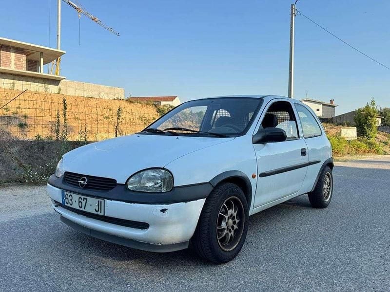 Branco Usado 1997 Opel Corsa | € 900 (Bom preço) - Imagem 1/4