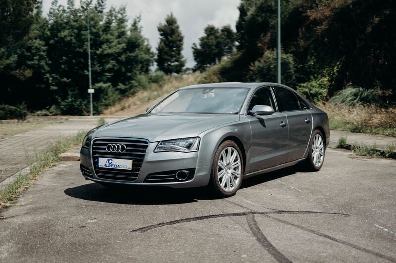 Cinza Usado 2011 Audi A8 Exclusive Sedan | € 17.990 - Imagem 1/4