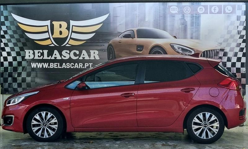 Usado Kia Ceed 90 HP (66 kW) 2017 Vermelho Citadino