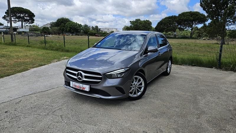 Usado Mercedes B180 Style 116 HP (85 kW) 2019 Cinza Monovolume