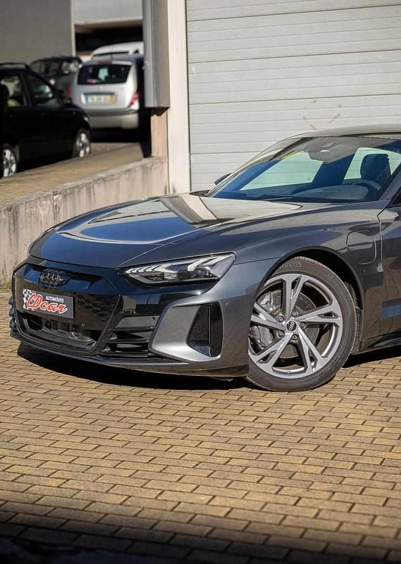 Usado Audi e-tron GT quattro 350 kW (476 HP) 2021 Cinzento Sedan
