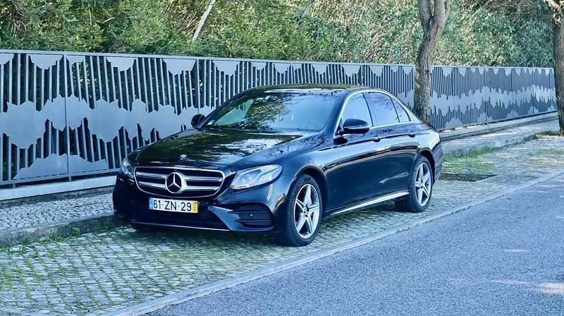 Usado Mercedes E300 306 HP (225 kW) 2019 Preto Sedan
