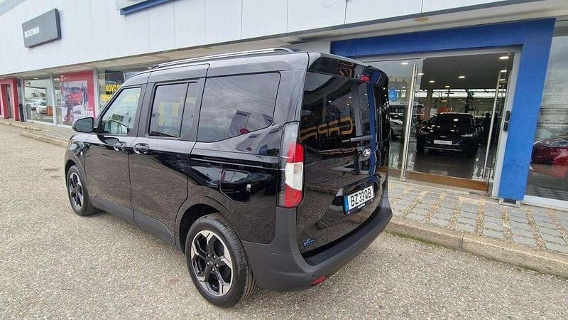 Usado Ford Tourneo Courier 100 kW (136 HP) 2025 Preto Monovolume