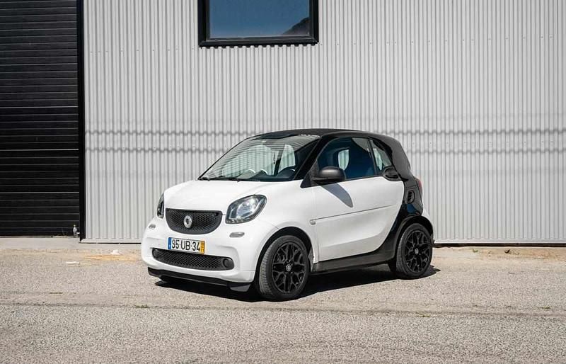 Branco Usado 2017 Smart ForTwo Coupé Coupé | € 7.990 (Preço justo) - Imagem 1/4