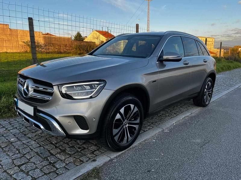 Usado Mercedes GLC300e 258 HP (189 kW) 2021 Cinzento