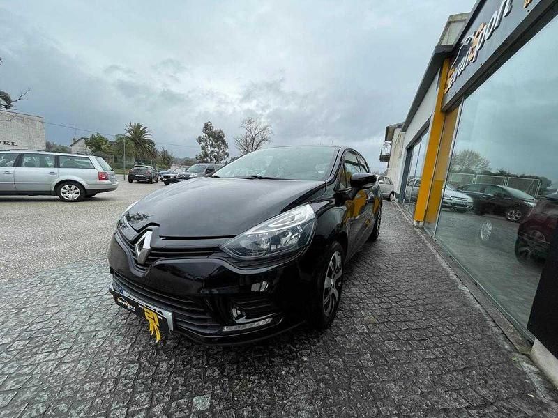 Usado Renault Clio IV Zen 90 HP (66 kW) 2019 Preto Sedan