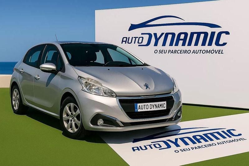Cinzento Usado 2016 Peugeot 208 Active Citadino | € 8.000 (Bom preço) - Imagem 1/4