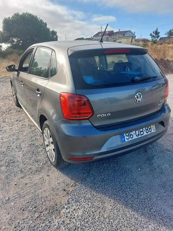 Cinzento Usado 2015 VW Polo Citadino | € 9.900 (Bom preço) - Imagem 1/3