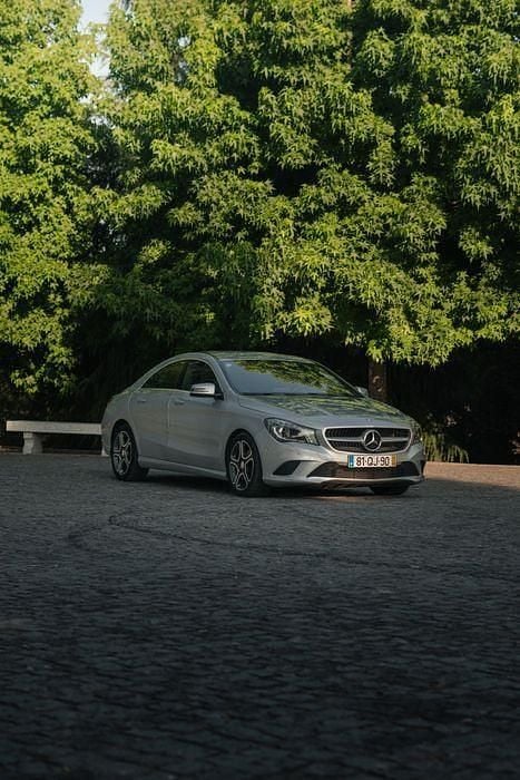 Cinzento Usado 2015 Mercedes CLA180 Sedan | € 16.750 (Bom preço) - Imagem 1/4