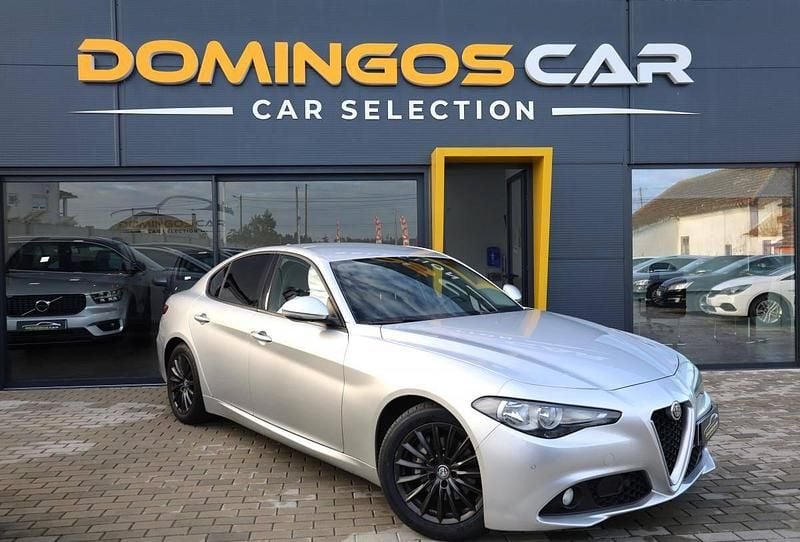 Usado Alfa Romeo Giulia 150 HP (110 kW) 2016 Cinzento Sedan