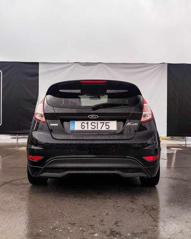 Usado Ford Fiesta ST-Line 100 HP (73 kW) 2017 Preto Citadino