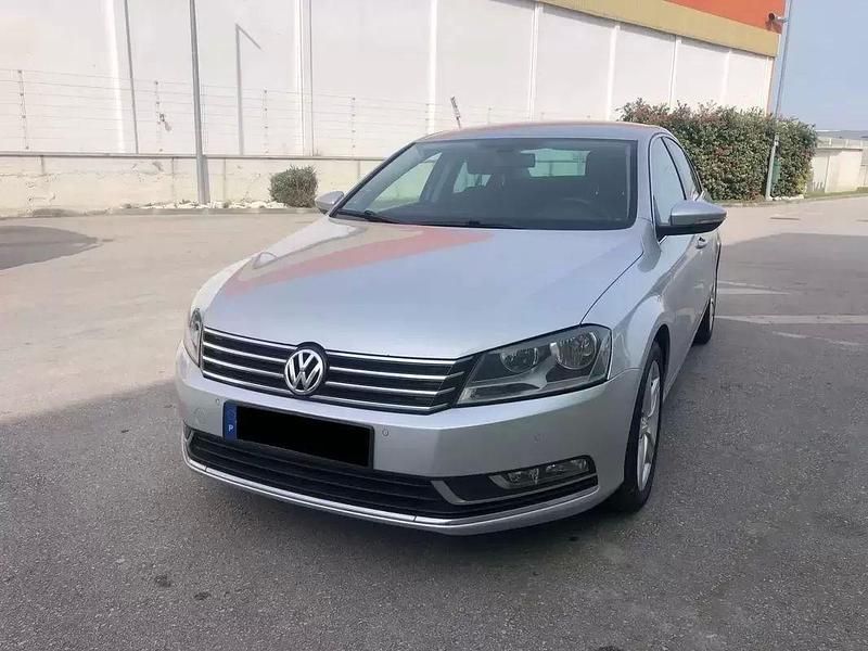 Cinzento Usado 2014 VW Passat Highline Sedan | € 12.750 (Preço justo) - Imagem 1/4