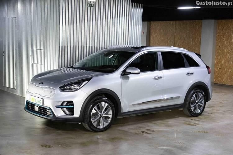 Cinza Usado 2022 Kia e-Niro Premium SUV | € 24.990 (Preço justo) - Imagem 1/1