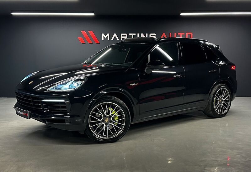 Preto Usado 2021 Porsche Cayenne SUV | € 89.990 - Imagem 1/4