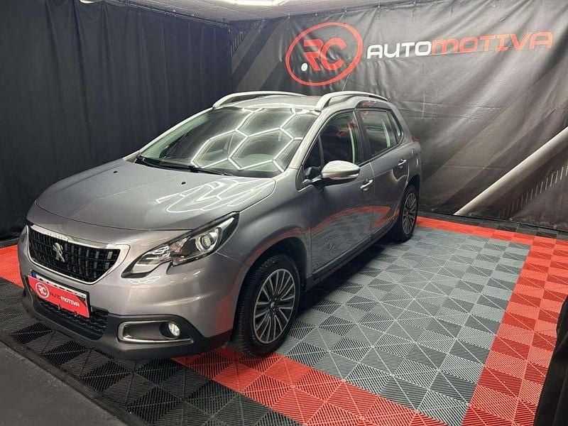 Usado Peugeot 2008 83 HP (61 kW) 2019 Cinzento SUV