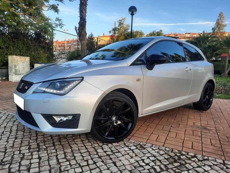 Usado Seat Ibiza 105 HP (77 kW) 2015 Cinzento Citadino