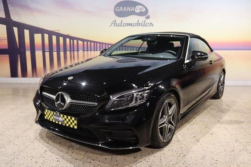 Preto Usado 2023 Mercedes C200 AMG line Cabrios | € 53.950 - Imagem 1/4