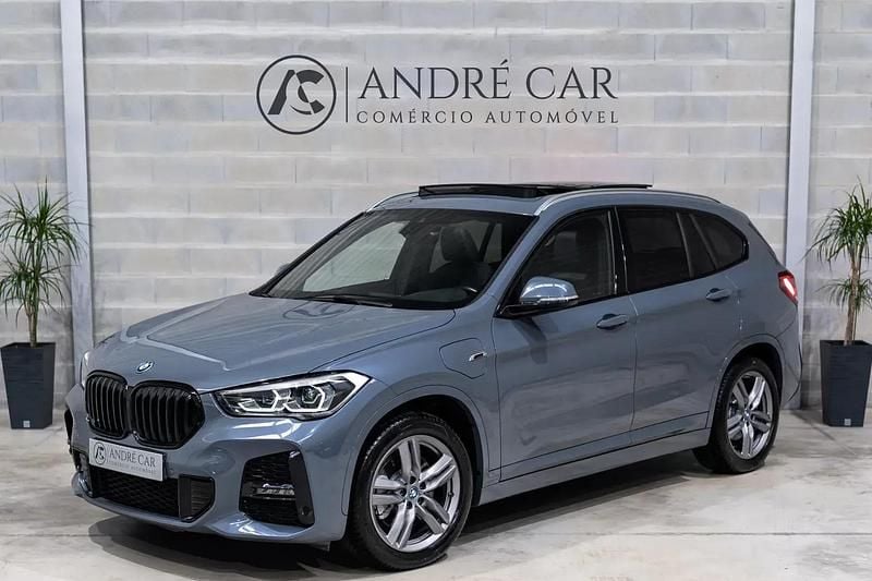 Cinza antracite Usado 2022 BMW X1 SUV | € 32.950 - Imagem 1/4