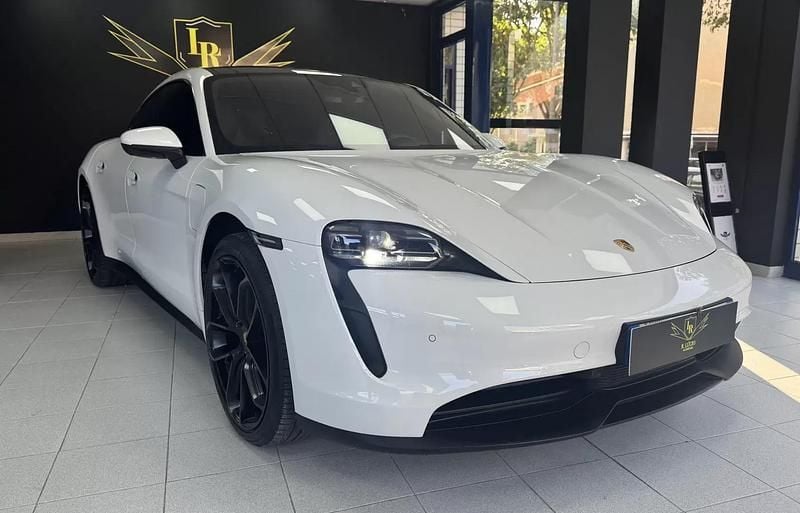 Branco Usado 2023 Porsche Taycan 4S Performance Package Sedan | € 82.000 - Imagem 1/4