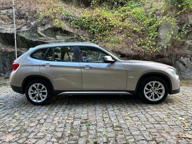 Usado BMW X1 Comfort Edition 143 HP (105 kW) 2012 Cinza SUV