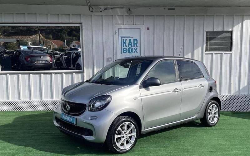 Cinzento Usado 2017 Smart ForFour Passion Citadino | € 11.500 (Preço justo) - Imagem 1/4