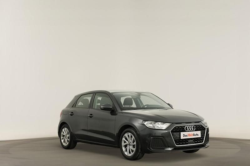 Cinzento Usado 2023 Audi A1 Sportback Advanced Citadino | € 19.990 (Preço justo) - Imagem 1/4