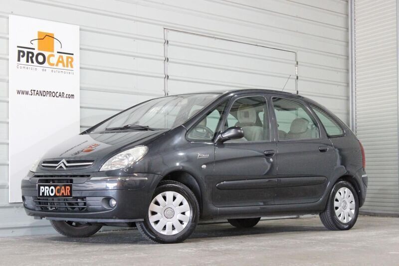 Cinzento Usado 2005 Citroën Xsara Picasso Exclusive Monovolume | € 3.950 (Preço justo) - Imagem 1/4